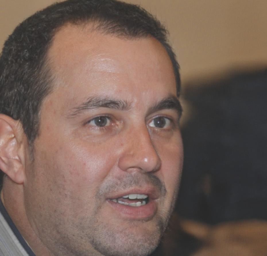 Carlos Mendoza, especialista en análisis financiero